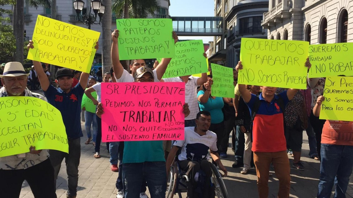 Ambulantes exigen a Chucho Nader los deje trabajar 