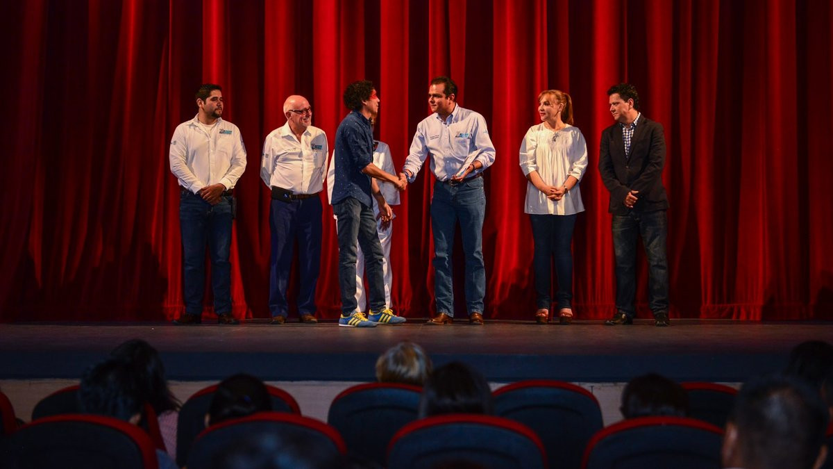 Culminan cursos de iniciación artística 