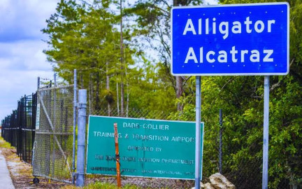 EU inicia deportaciones de detenidos en ‘Alligator Alcatraz’