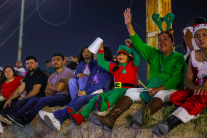 Apreciaron miles de reynosenses el Desfile Navideño 2025 de más de 350 vehículos 