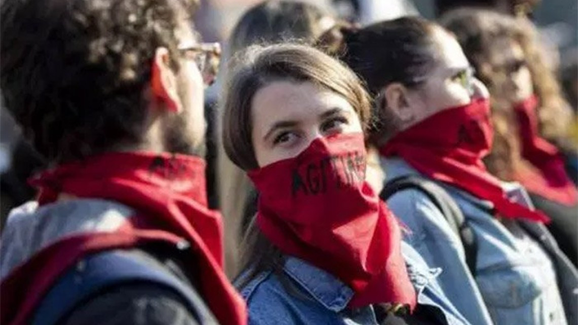 Estudiantes protestan contra el gobierno en Italia