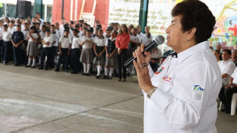 Solicita Alcaldesa mayor seguridad en las escuelas