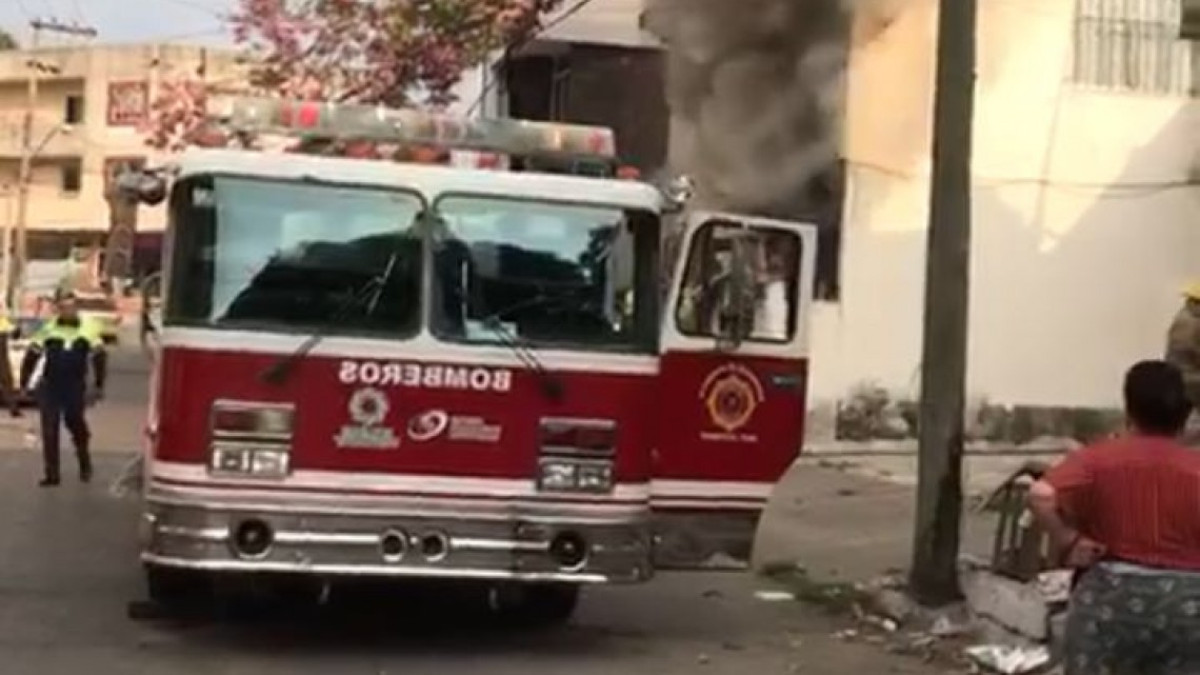 Casa se quema en la colonia Americana