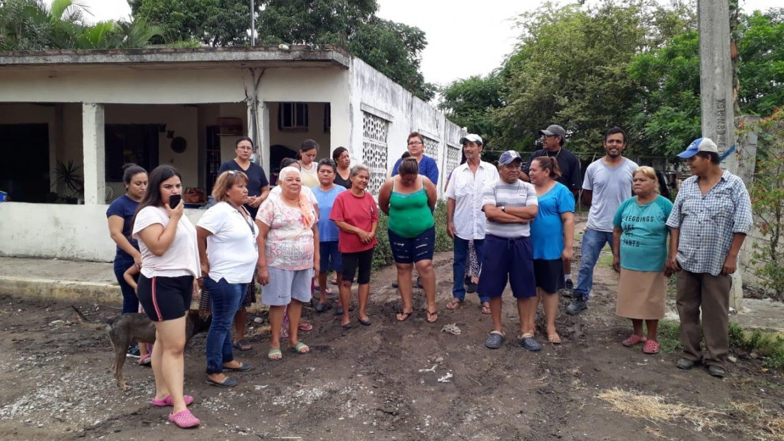 Siguen problemas en suministro de energía eléctrica en populosa colonia