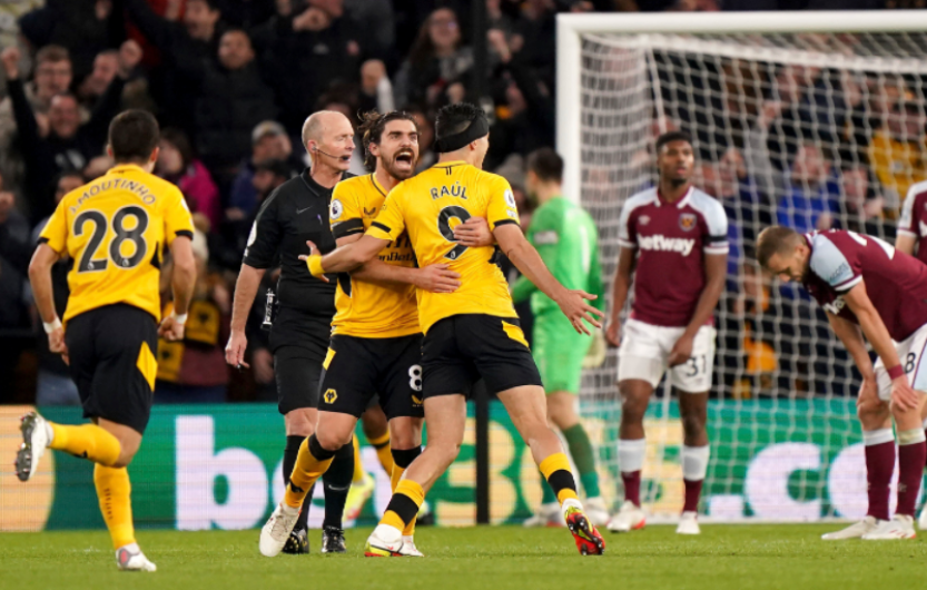 Raúl Jiménez anota golazo en la victoria del Wolverhampton frente al West Ham