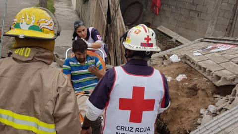 Cae barda y lesiona a un obrero de la construcción