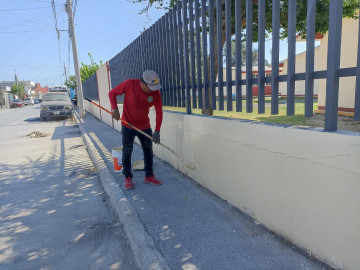 Limpian escuelas para regreso a clases