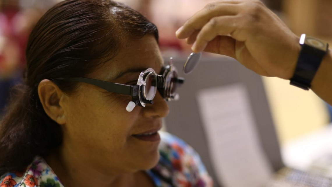 DIF Tamaulipas entrega lentes graduados y aparatos auditivos