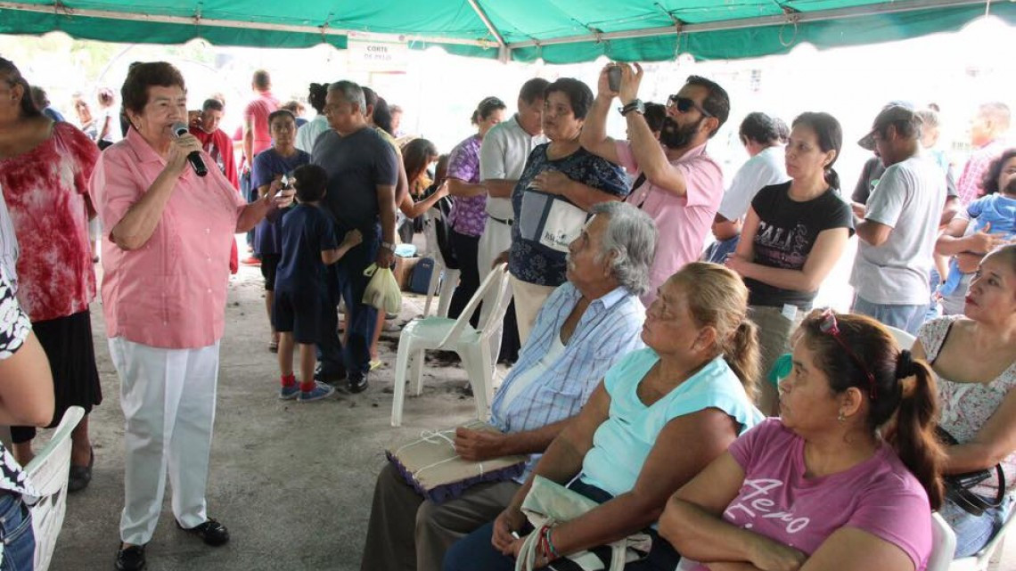 Entregan apoyos a familias de la ciudad