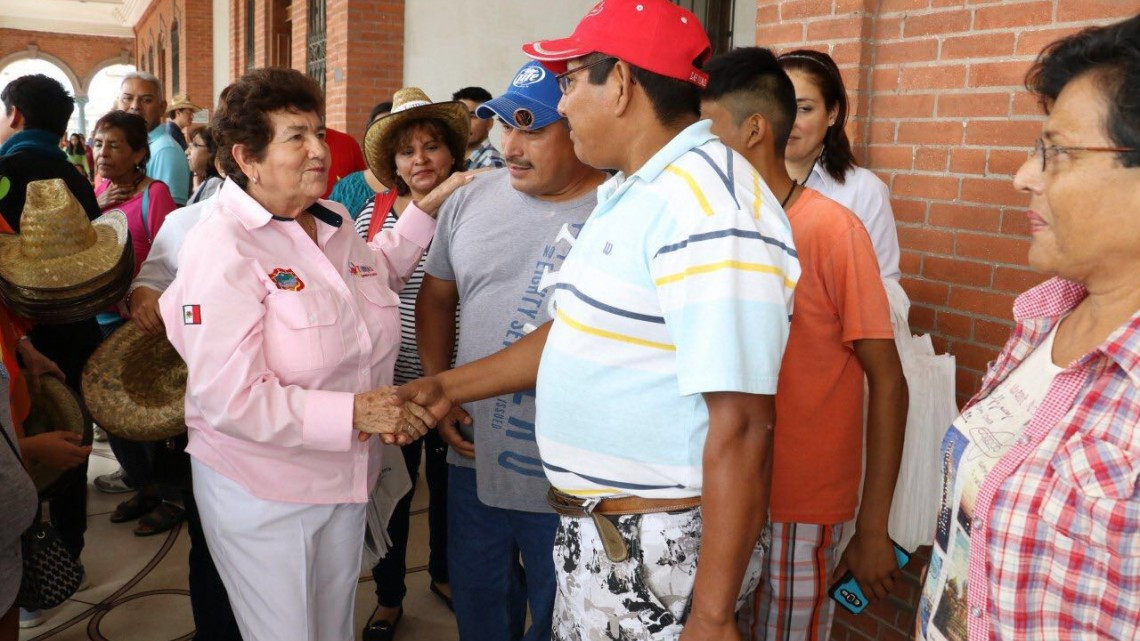 Alcaldesa saluda a turistas en Edificio de Ex- Aduana de Tampico