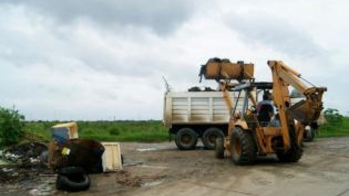 Realizan constante limpieza de canales pluviales en la zona sur de Altamira