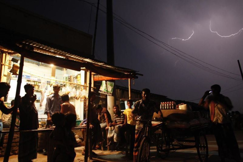 Fallecen 13 personas por rayos en tormenta en Bangladesh