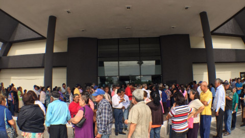 Más de 6 mil abuelitos acuden a cobrar 65 y Más 