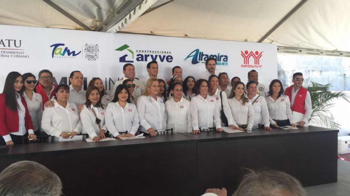 Se hacen entrega de escrituras a familias de Altamira