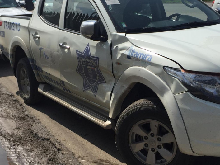 Chocan patrulla de tránsito en racha de accidentes viales