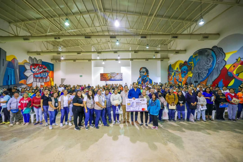 Domingo de Becas para alumnos de 4 Secundarias encabezó Carlos Peña Ortiz