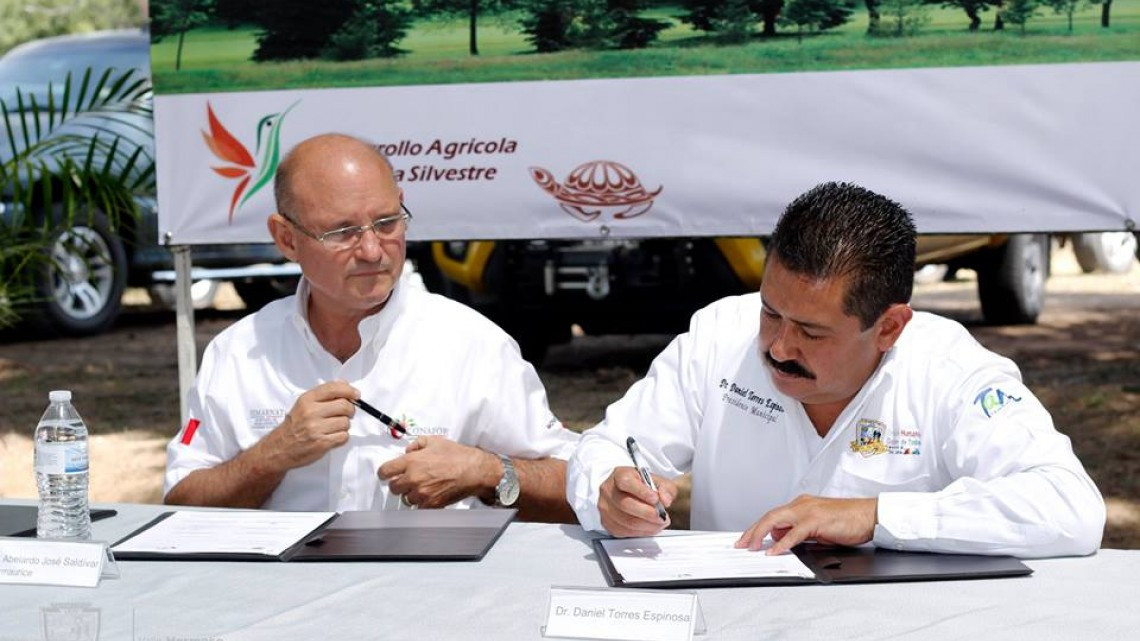 Alcalde de Valle Hermoso firma convenio con la Conafor 