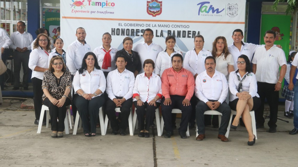 Encabeza Magda Peraza honores a la bandera en primaria “José María Morelos”