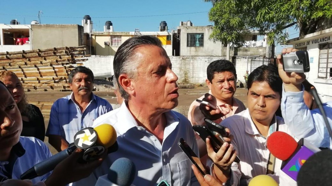 Encuentran camiones de basura saqueados y abandonados 