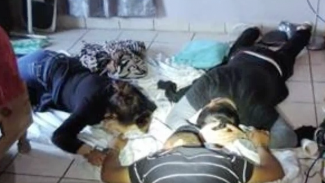 Rescatan 51 inmigrantes en casas de seguridad