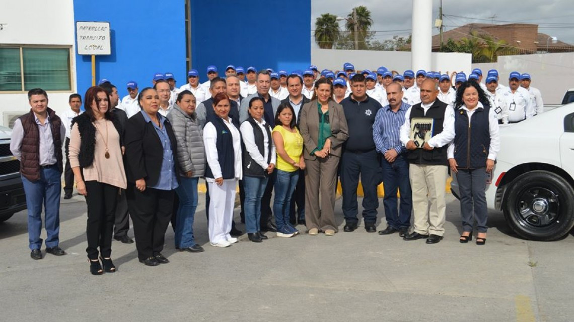 Ayuntamiento felicita a policías en su día