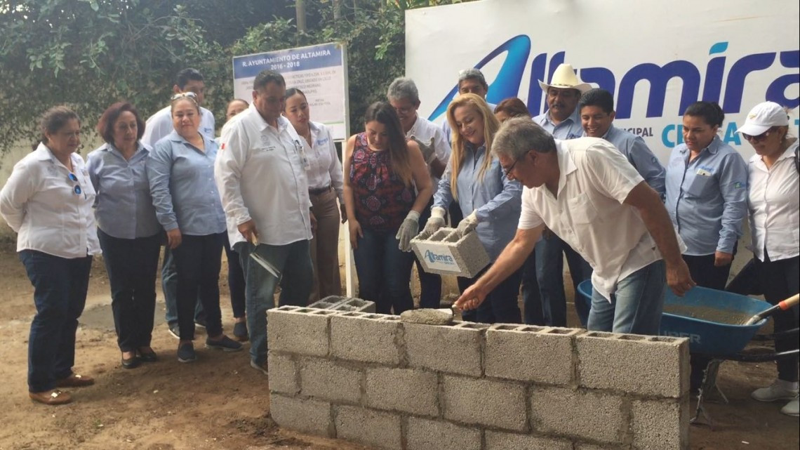 Gobierno local apoya tema educativo en infraestructura y social