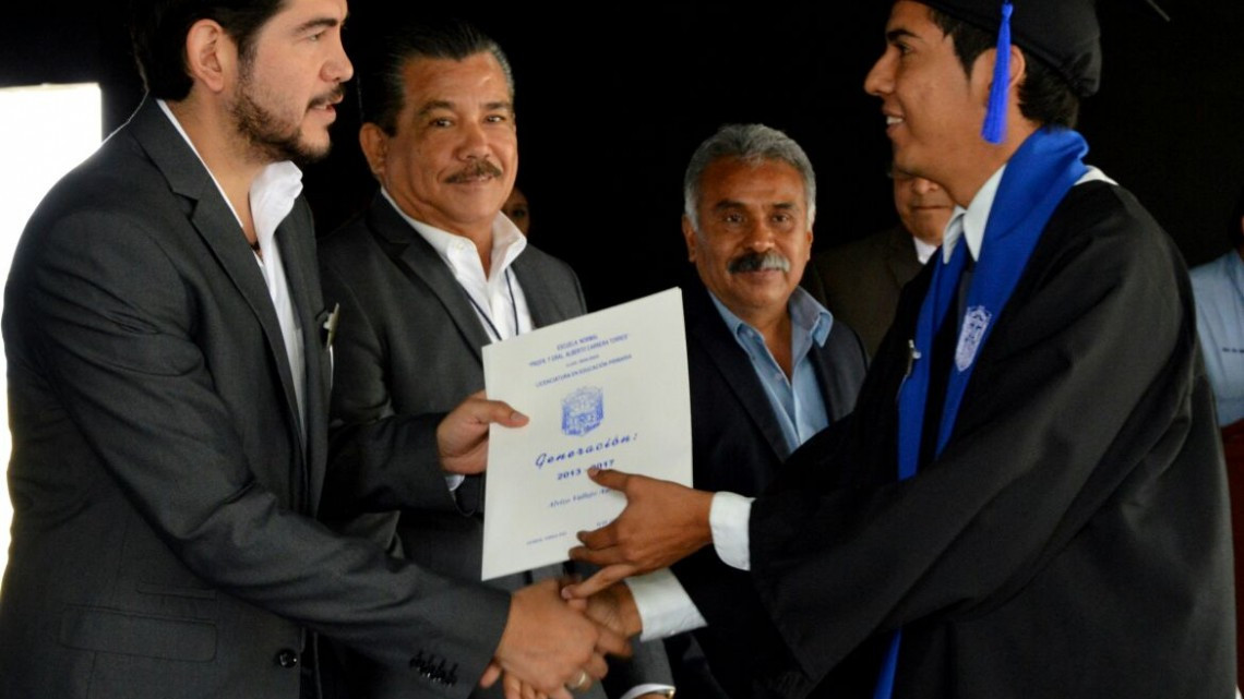 Apadrinó Héctor Escobar Salazar Generación de escuela Normal