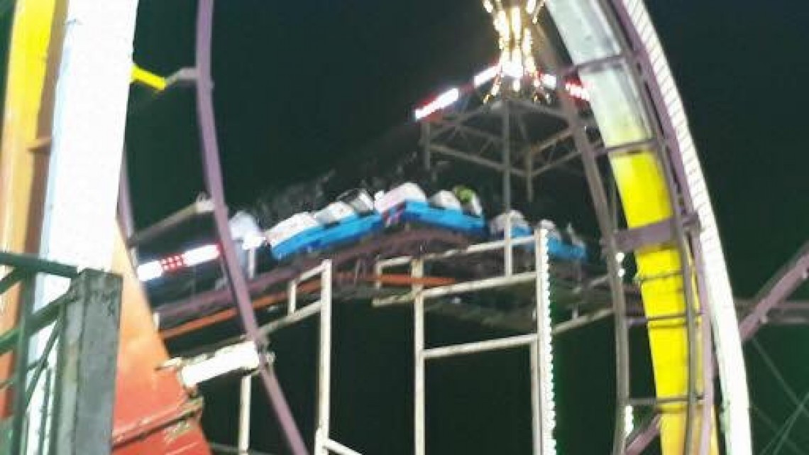 Clausuran juego mecánico en la feria y revisaran el resto