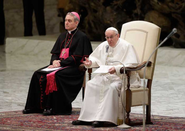 Confiar en videntes y adivinos, una estupidez: Papa