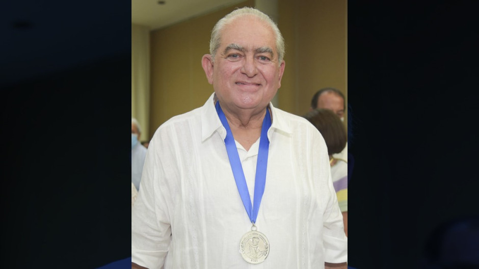 Entregan Medalla Fray Andrés de Olmos a maestro tampiqueño