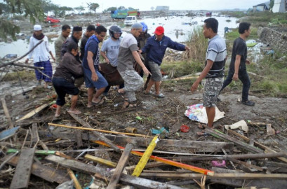 384 muertes confirmadas por sismo y tsunami en Indonesia