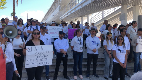 Se manifiestan contra reforma judicial en puente Reynosa-Hidalgo