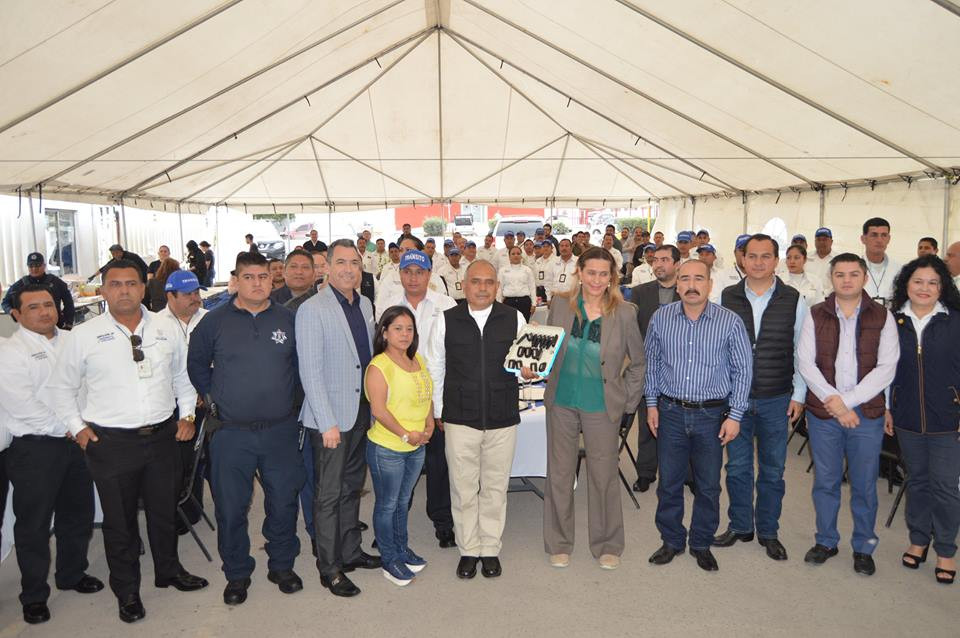 Ayuntamiento felicita a policías en su día