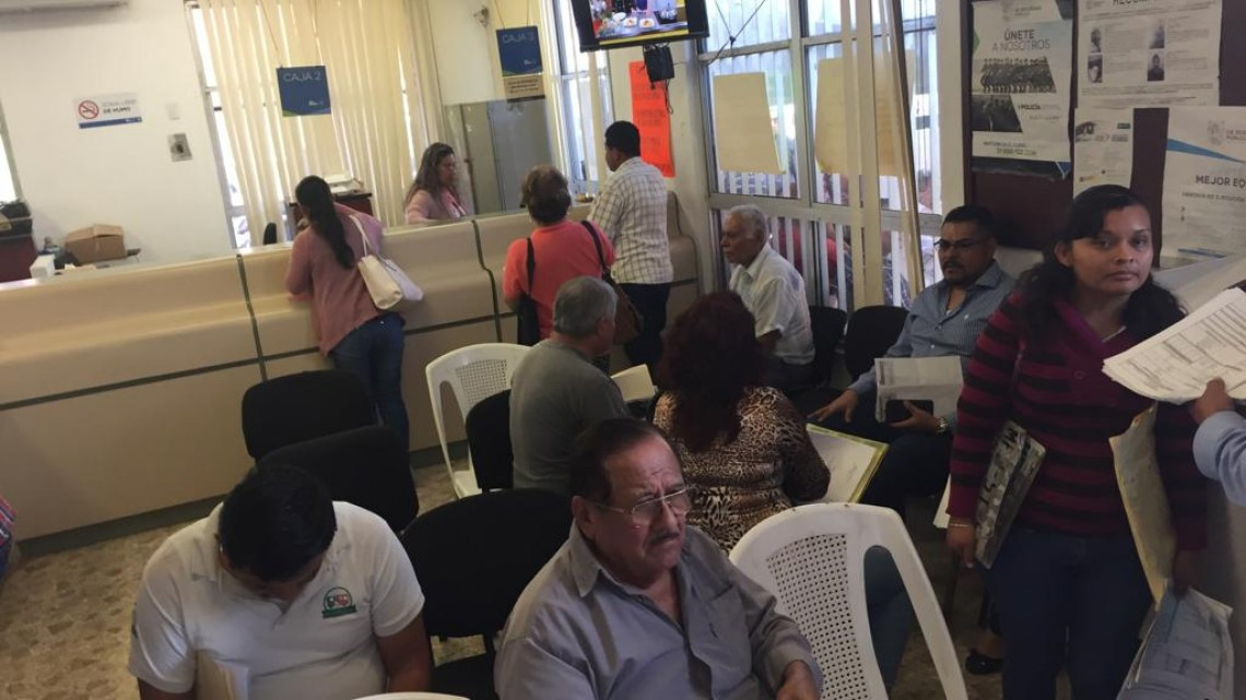 Buscan actualizar el padrón vehicular en la oficina fiscal de Altamira