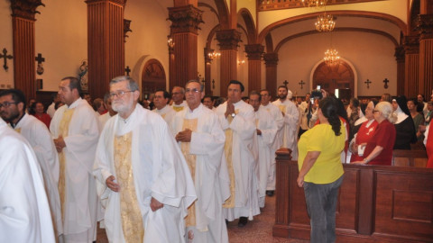 Curas renuevan promesas Sacerdotales