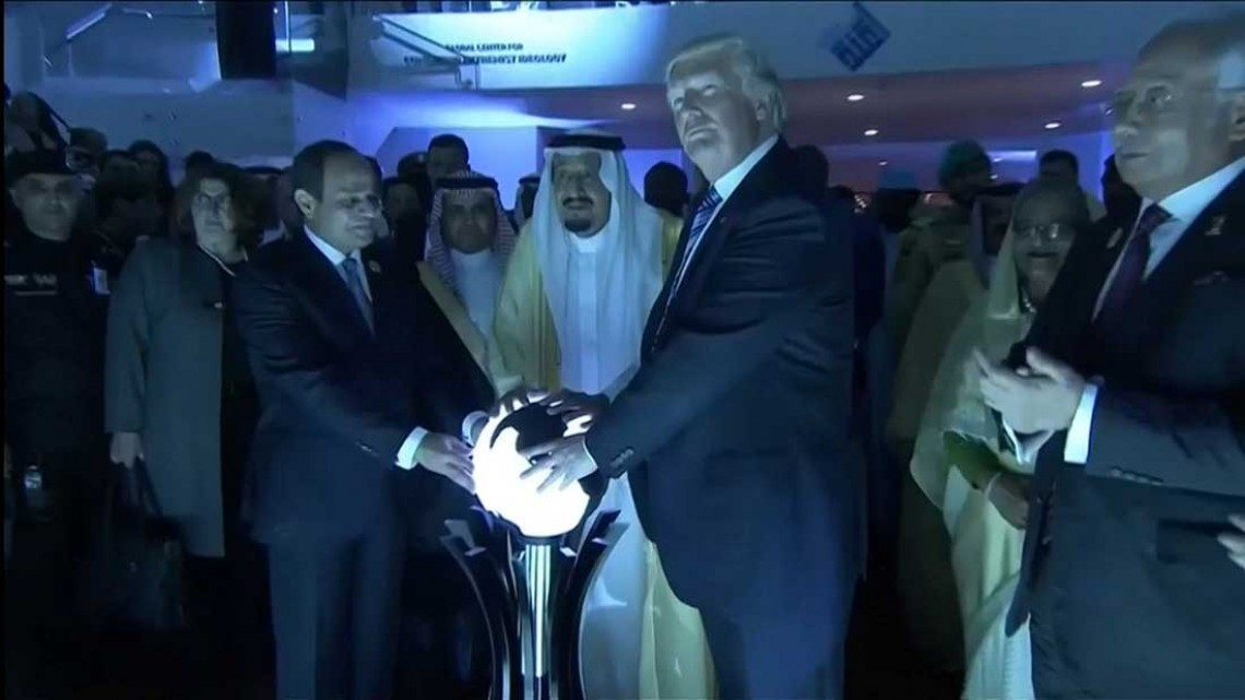 Fotografía de Trump con lideres egipcios provoca guerra de memes 