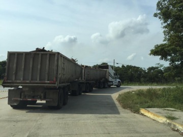 Camioneros amenazan con bloquear calles en el sur