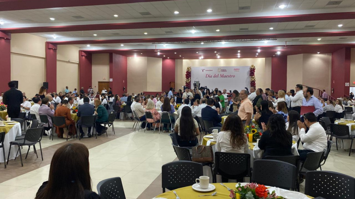 Llegan plazas de maestros