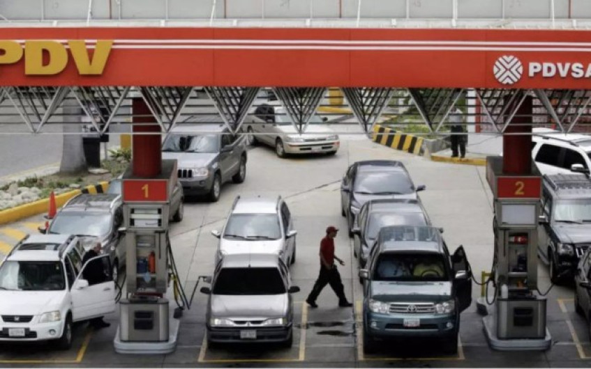 Largas filas en Venezuela para conseguir gasolina