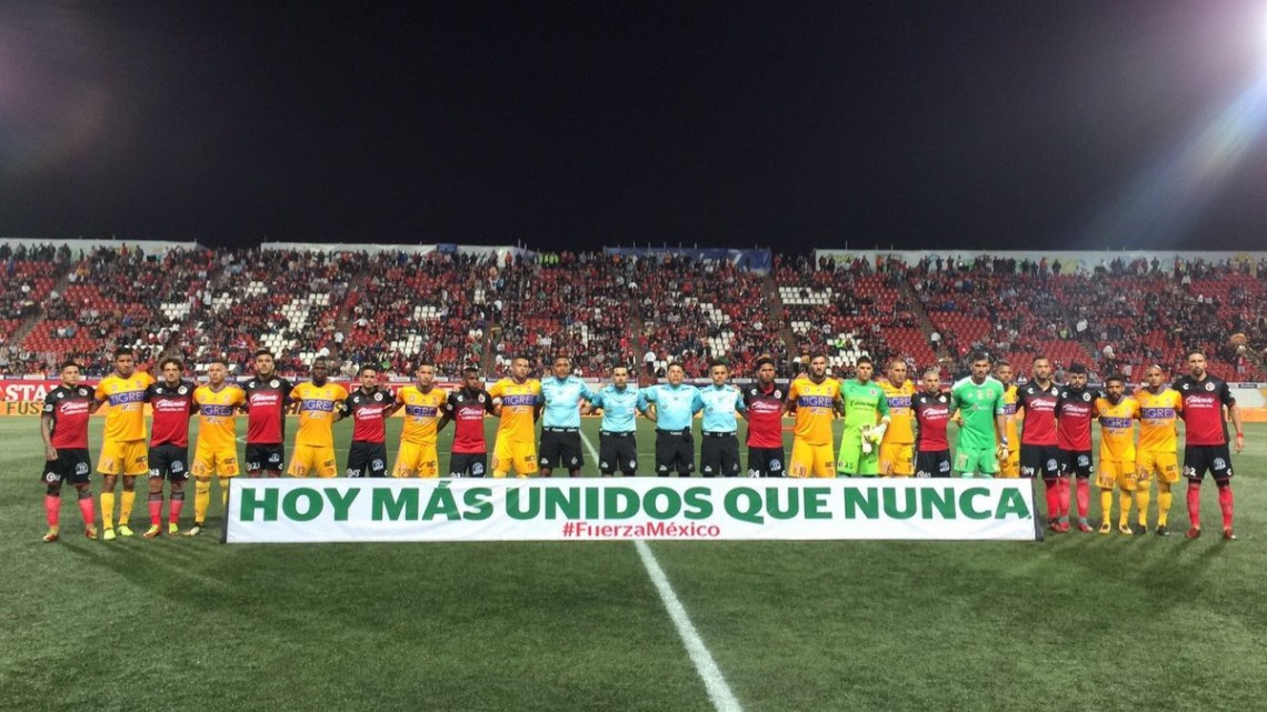 El futbol mexicano guarda un minuto de silencio