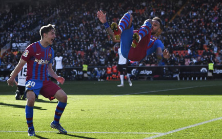 El Barcelona golea, gusta y gana en LaLiga