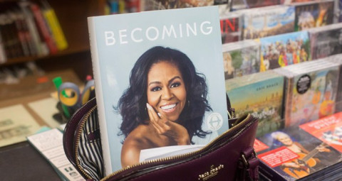 El libro de Michelle Obama logra récord en librerías