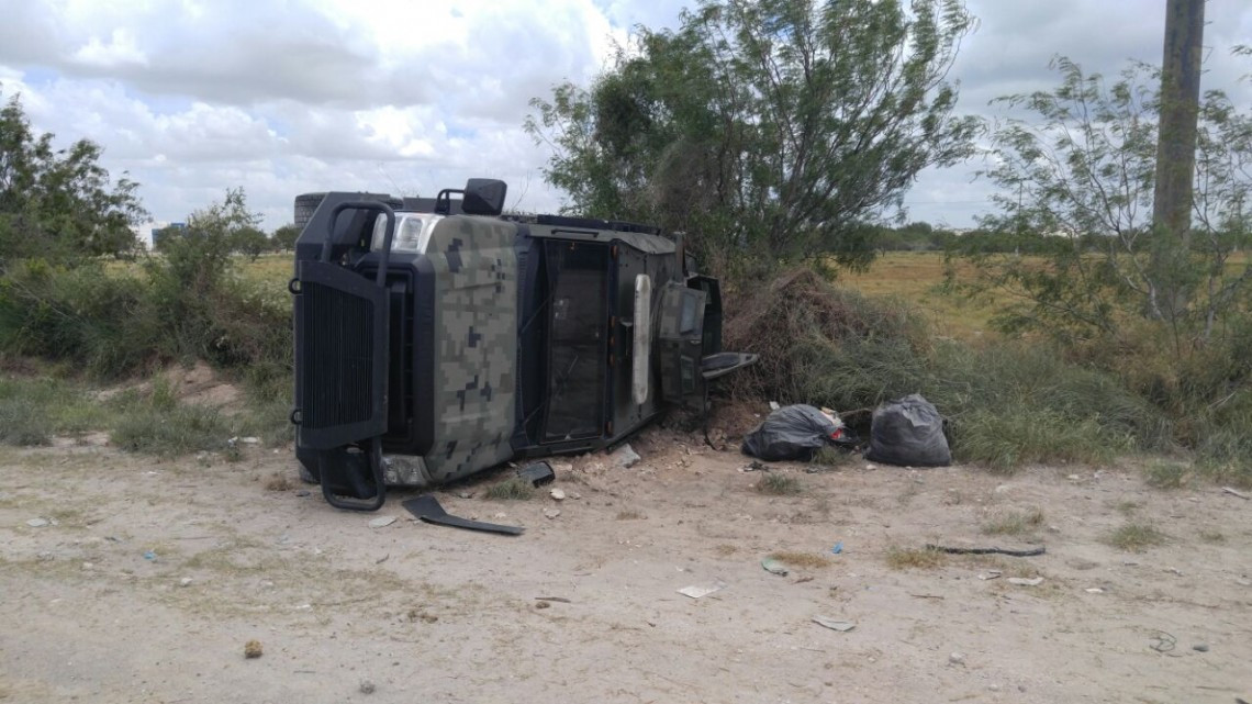 Vuelca vehículo blindado de la SEDENA
