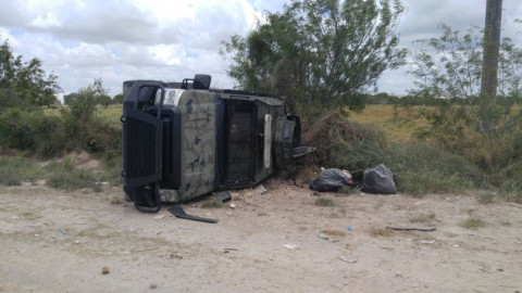 Vuelca vehículo blindado de la SEDENA
