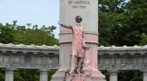 Retiran el Jefferson Davis Memorial Bourder de Brownsville 
