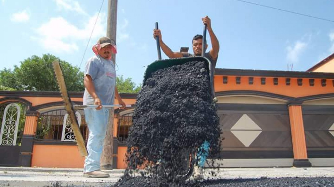 Realizan trabajos de bacheo