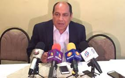 Deportados cubanos y guatemaltecos piden asilo en congregaciones evangélicas