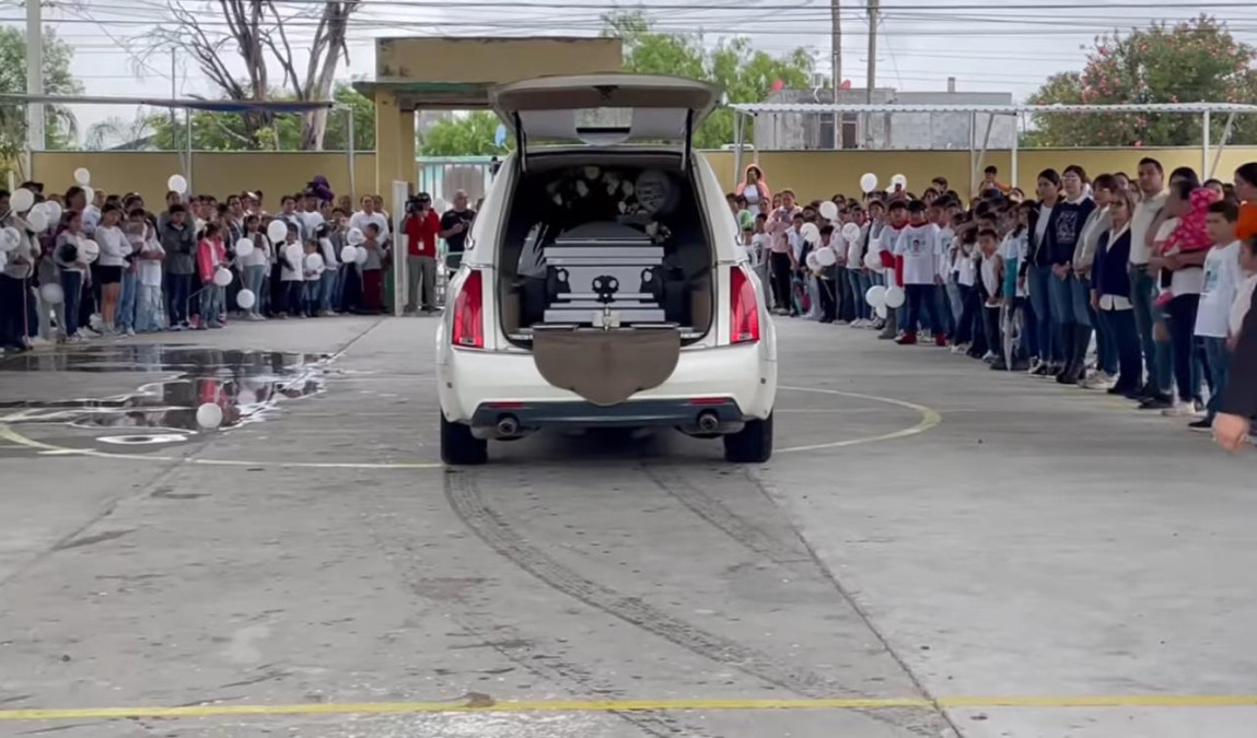 Llegan cuerpos de la familia Martínez 