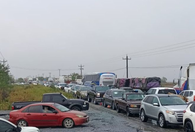 Retrasos de hasta 4 horas en autobuses por bloqueos en Tamaulipas