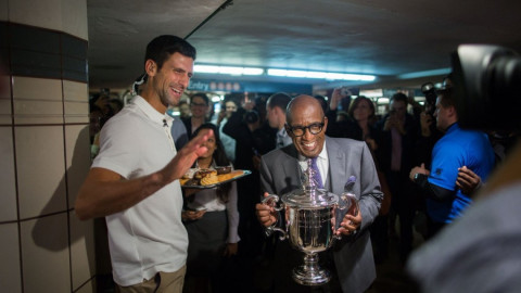 Djokovic repartió donas en el metro de Nueva York